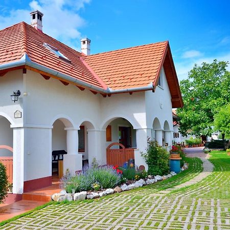Levendula Vendeghaz Lovas Villa Buitenkant foto